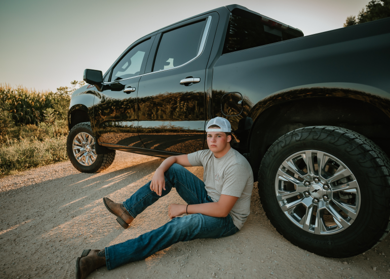 senior pictures quad cities with truck